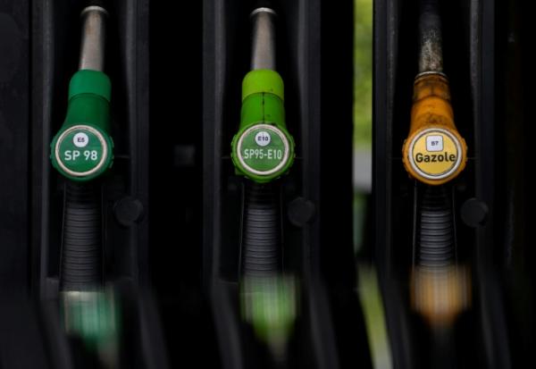 Le prix du litre de gazole s'élevait en moyenne au vendredi 21 novembre à 1,697 euro le litre, celui du super SP95-E10 à 1,707 euro le litre, selon le dernier relevé du ministère de la Transition écologique.
