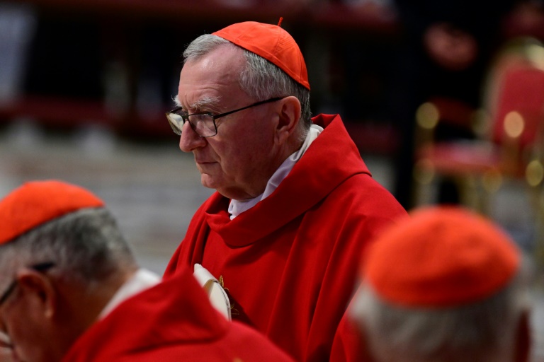 Le cardinal Pietro Parolin, numéro deux du Vatican, assiste à une messe à la basilique Saint-Pierre au Vatican, le 30 avril 2025