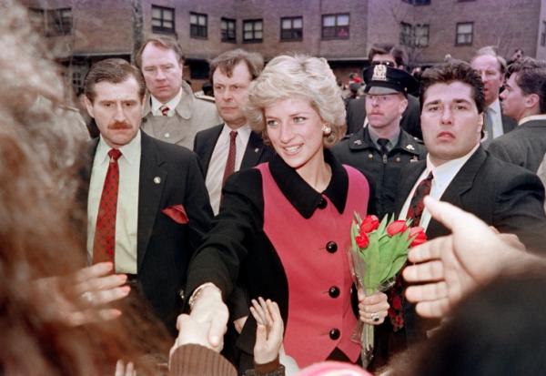 Diana, princesse de Galles, salue le public à New York, le 2 février 1989