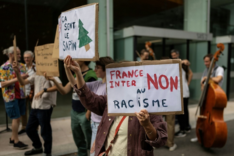 Manifestation de salariés de Radio France pour protester contre le recrutement de Charles Sapin, directeur adjoint de la rédaction de Valeurs actuelles, le 13 septembre 2026 à Paris 