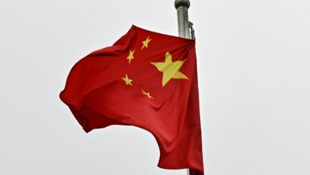 Un drapeau chinois flotte à Pékin, le 4 mars 2026