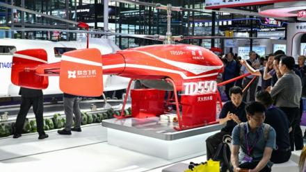 Un hélicoptère sans pilote, au salon mondial des drones de Shenzhen (Chine) le 21 mai 2026