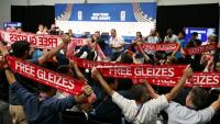 Des journalistes français montrent leur soutien à Christophe Gleizes, journaliste français emprisonné, au New York/New Jersey Stadium d'East Rutherford, le 15 juin 2026