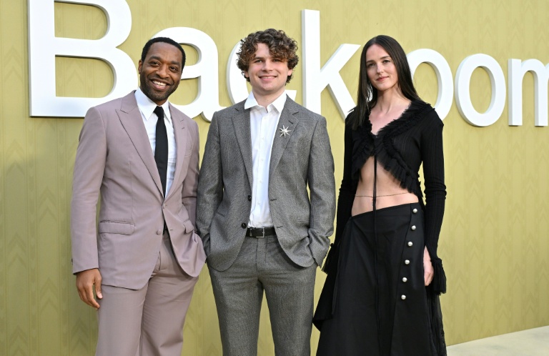 De gauche à droite l'acteur britannique Chiwetel Ejiofor, le réalisateur américain Kane Parsons et l'actrice norvégienne Renate Reinsve lors d'une avant première de 