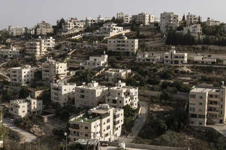 Des bâtiments résidentiels vidés de ses occupants après que l'armée israélienne a forcé des Palestiniens à évacuer le quartier d'Ein Deir Baha, dans la ville d'Hébron, en Cisjordanie occupée, le 24 octobre 2026 
