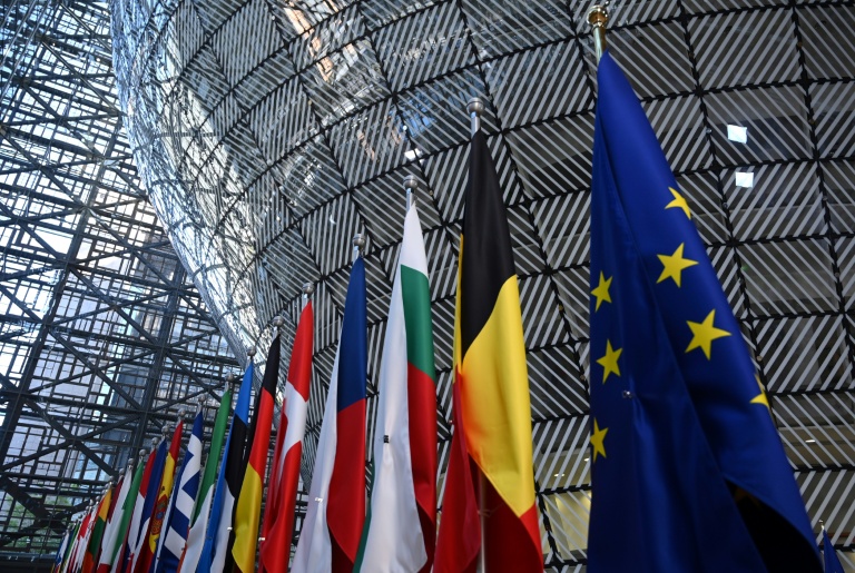 la Commission européenne a proposé vendredi d'assouplir sa tarification du carbone, pilier de la politique environnementale de l'UE, au cœur d'une bataille féroce entre Etats, industriels et ONG