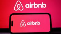 Logo Airbnb le 13 février 2024 à Los Angeles.