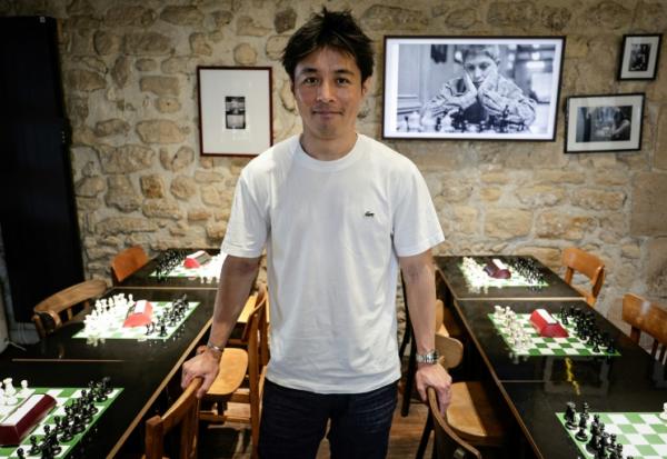 Le joueur d'échecs et influenceur français Julien Song, à la Blitz Society chess club à Paris, le 13 août 2025