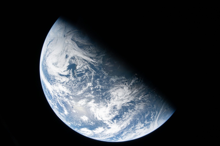 La Terre photographiée par l'astronaute de la Nasa Reid Wiseman le 2 avril 2026 depuis la capsule Orion, en route pour la Lune