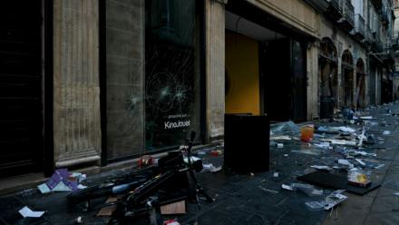 Des magasins pillés et endommagés à Bordeaux, au lendemain d'une manifestation contre la vie chère, le 18 octobre 2026