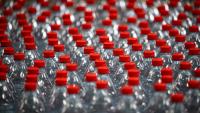 Des associations d'élus et ONG environnementales font contre le projet de consigne du gouvernement sur les bouteilles en plastique, dénonçant le "greenwashing" que constituerait selon elles cette "fausse consigne", en ne réduisant pas les 15 milliards de bouteilles mises en circulation chaque année