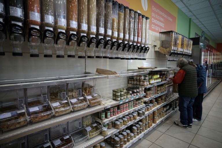 La grande distribution baisse ses marges sur les produits emblématiques (Coca-Cola, bière, Nutella, etc.) et les rattrape sur les produits bio ou de qualité