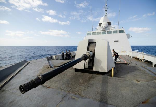 Le canon de 76 mm de la frégate française "Lorraine" en Méditerranée le 2 octobre 2025 