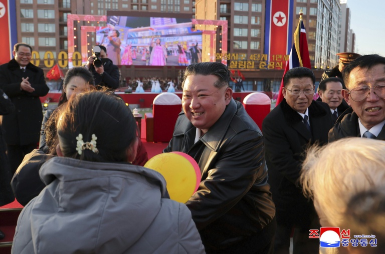 Le dirigeant nord-coréen Kim Jong Un inaugure un quartier résidentiel à Pyongyang, le 16 février 2026