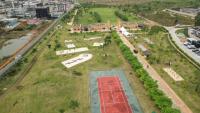 Vue aérienne, le 1er août 2025, de l'ancienne décharge d'Akouédo, à Abidjan, transformée en parc urbain