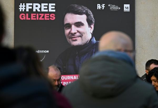 Un portrait du journaliste Christophe Gleizes, détenu en Algérie, déployé à Montpellier, le 29 janvier 2026