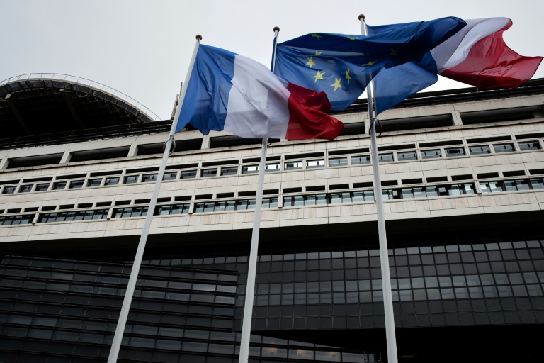 L'Insee dira jeudi si la dette colossale de la France, qui dépasse 3.300 milliards d'euros, a encore gonflé au premier trimestre, en pleines turbulences politiques pour le pays 