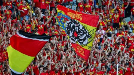 Des supporters de Lens rassemblés avant la finale de la Coupe de France opposant le RC Lens à l'OGC Nice au Stade de France, à Saint-Denis, le 22 mai 2026 en Seine-Saint-Denis