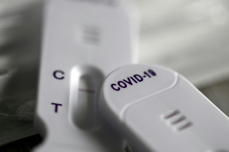 Un autotest au Covid-19, le 12 janvier 2022 à Rennes 