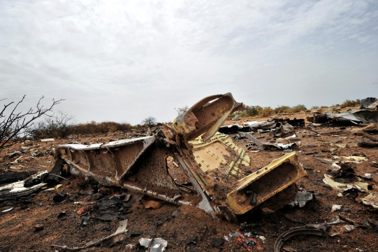 Des débris de l'avion d'Air Algérie, le 26 juillet 2014, dans la région de Gossi, au Mali
