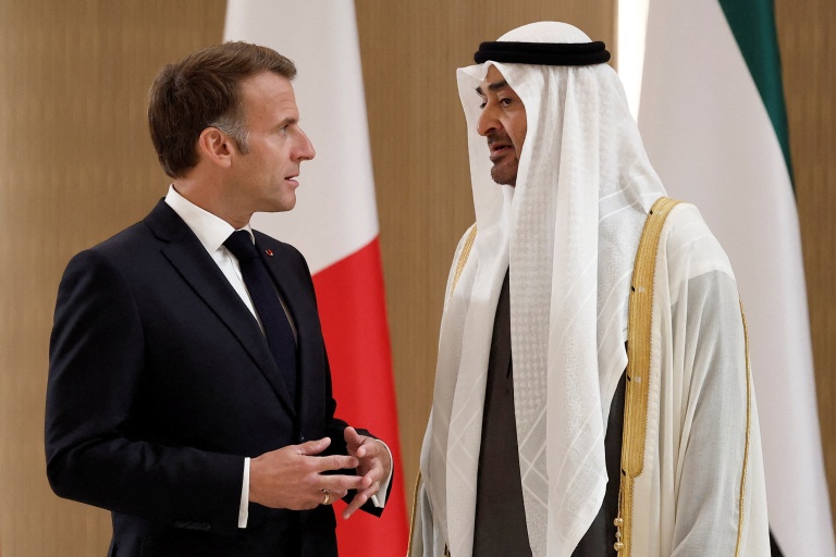Le président français Emmanuel Macron et son homologue émirati Mohamed ben Zayed Al-Nahyane le 19 octobre 2026 à Abou Dhabi 