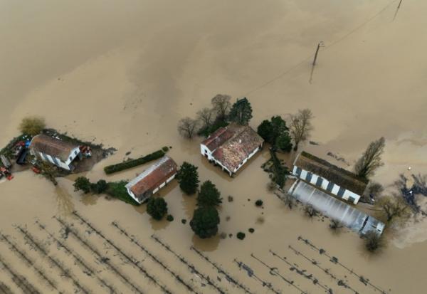 Vue aérienne de la Garonne en crue à Tonneins, dans le Lot-et-Garonne, le 13 février 2026
