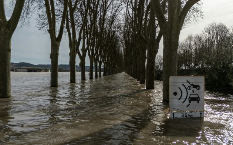 Une route inondée à Tonneins, dans le département du Lot-et-Garonne, le 18 février 2026