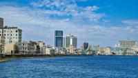 Le front de mer de La Havane avec en arrière-plan l'hôtel Iberostar Selection (c,g) et l'hôtel Melia Habana Libre (c,d), le 2 juin 2026 à Cuba