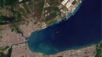 Cette image satellite fournie, prise en 2026 par Planet Labs PBC, montre une vue aérienne de Matanzas ainsi que de son port et de son terminal pétrolier (en haut), à l'entrée de la baie de Matanzas, dans le nord-ouest de Cuba, le 22 mars 2026