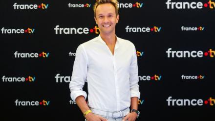 Le présentateur de télévision Cyril Féraud pose lors d'une séance photo à Paris, le 8 juillet 2025