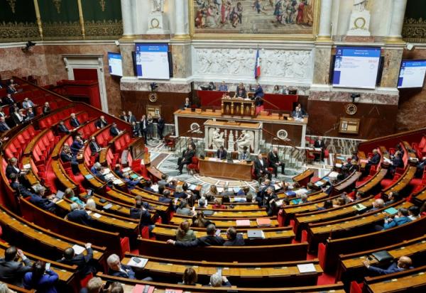 Faute de majorité à l'Assemblée, les grands projets de réforme de la Fonction publique ont été remisés, mais les revendications continuent de s'empiler et la vacance à la tête du ministère dure, au grand dam des agents publics