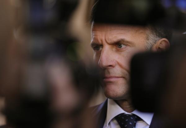 Le président français Emmanuel Macron s'adresse aux médias à Marseille, le 26 octobre 2026