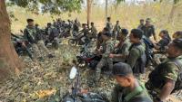 Des paramilitaires, membres des Gardes de la réserve de district (DRG), lors d'un entraînement à leur base de Dantewada, dans le district de Bastar de l'Etat de Chhattisgarh, le 16 mars 2025 dans le centre de l'Inde