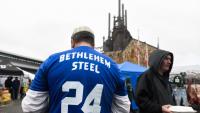Des personnes assistent à une fête près d'anciens hauts-fourneaux à Bethlehem, en Pennsylvanie, aux Etats-Unis, le 4 octobre 2026