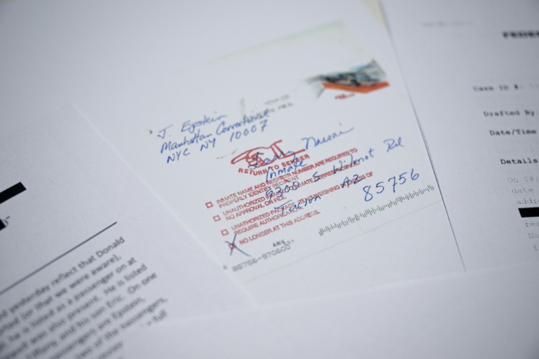 Une nouvelle série de dossiers publiés par le gouvernement américain concernant le criminel sexuel Jeffrey Epstein, le 23 décembre 2025 à Washington