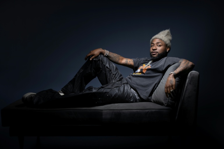 Le chanteur, compositeur et producteur américano-nigérian David Adedeji Adeleke Oon, connu sous le nom de Davido, le 14 avril 2025 à Paris. Davido doit se produire à Lagos, au Nigeria, les 24 et 25 décembre à l'occasion du 