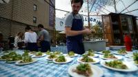 Le chef français Bertrand Grébaut lors du Fooding food festival à New York, le 22 septembre 2012 