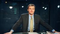 Le journaliste Daniel Bilalian, sur le plateau du journal télévisé de 13 heures de France2 qu'il présente, le 14 février 1994 à Paris