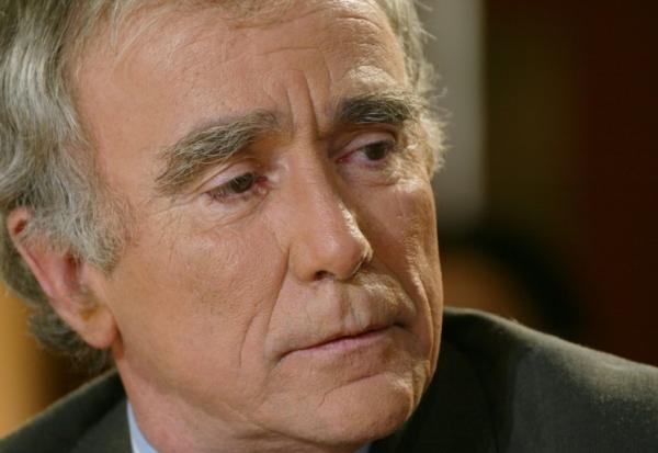 Le journaliste et essayiste Jean-Claude Guillebaud, le 18 septembre 2003 à Paris, lors de l'enregistrement d'une émission de télévision