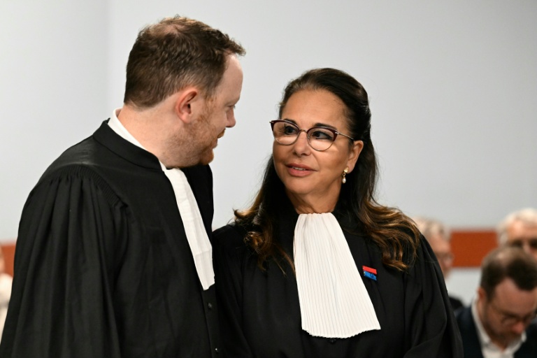 Les avocats de Nestlé Waters Maël Bertho, à gauche et à sa droite Michèle Anahory, le 23 mars 2026, à Nancy