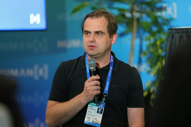Jarek Kutylowski, président du directoire de DeepL, le 9 avril 2026 lors d'une conférence à San Francisco
