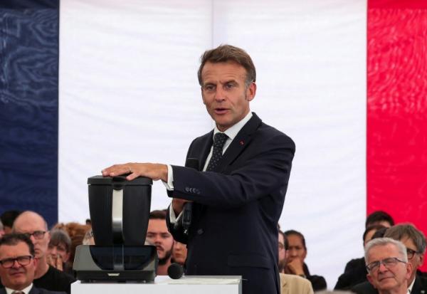 Emmanuel Macron lors d'une visite à l'usine Vorwerk, qui produit les appareils Thermomix, dans le cadre des "Choose France Days", à Donnemain-Saint-Mamès (Eure-et-Loir), le 29 mai 2026
