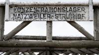 Un panneau annonçant le camp de concentration Natzweiler-Struthof à l'entrée du camp de Natzwiller, dans le Bas-Rhin, le 4 juin 2026