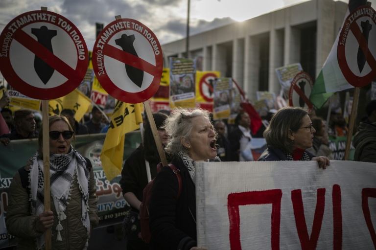 Des manifestants participent à un rassemblement 