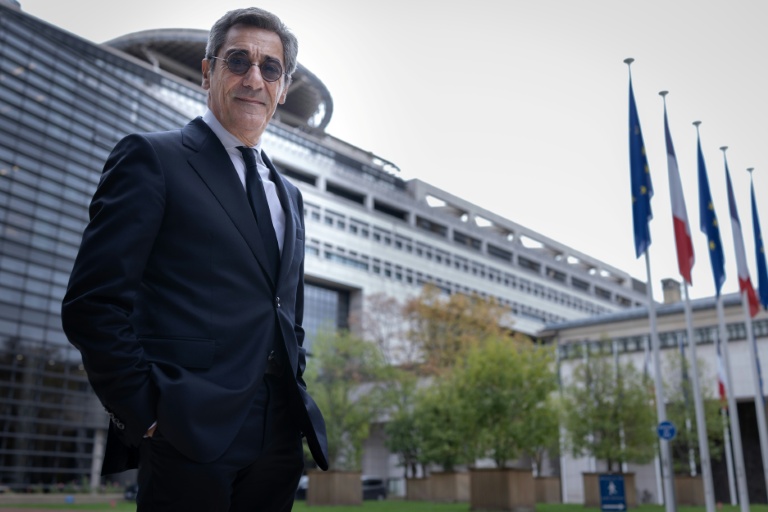 Serge Papin devant Bercy le 10 novembre 2025