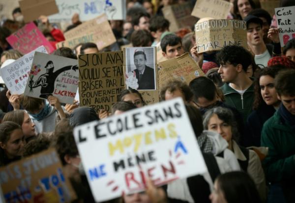 Des milliers de lycéens et d'étudiants défilent à Nantes, le 9 octobre 2026