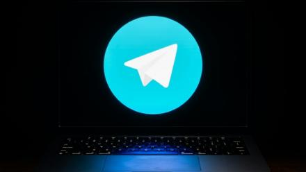 Plusieurs dizaines de milliers de photos et de vidéos de femmes ont été échangées sur des groupes et chaînes Telegram en Italie et en Espagne, selon une étude de l'ONG AI Forensics