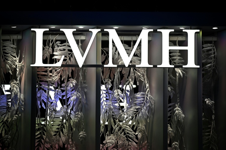 Le numéro un mondial du luxe LVMH a ouvert mardi la saison de publication des résultats annuels 2025 du CAC 40 avec des résultats en recul