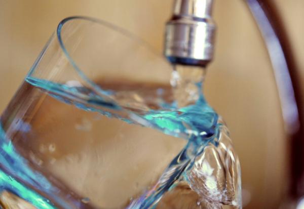 -Depuis janvier, l'analyse de 20 PFAS dans l'eau potable est obligatoire en France, en application d'une directive européenne