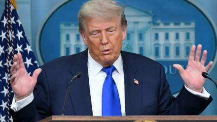 Le président américain Donald Trump lors d'une conférence de presse à la Maison Blanche, le 27 juin 2025 à Washington